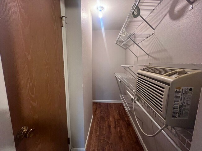 Building Photo - 2 Bed 2 Bathroom Condo in Allendale!