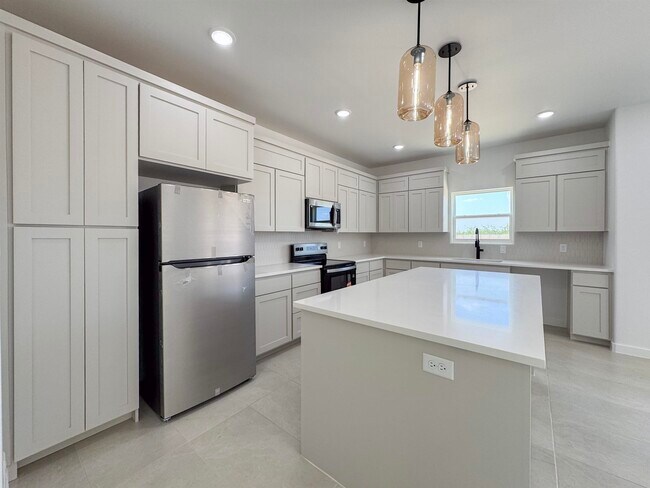 Building Photo - 530 Silvana Dr