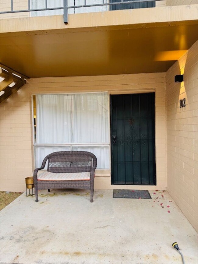 Building Photo - NW/ Oro Valley- Remodeled one bedroom apar...