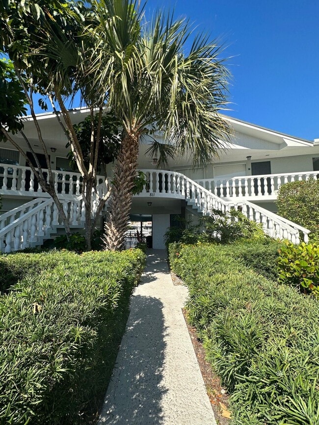 Building Photo - 811 SE 22nd Ave