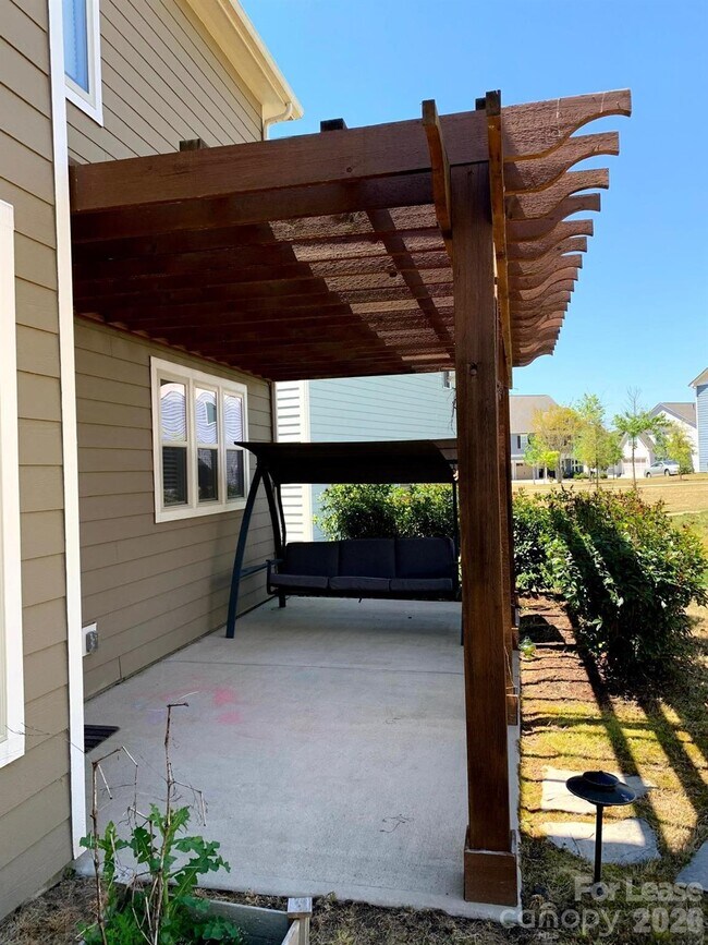 Building Photo - 4018 Orchid Way