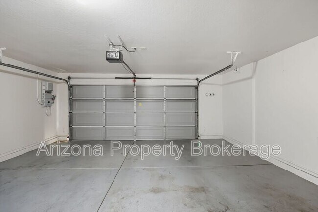 Building Photo - 17516 W Maui Ln