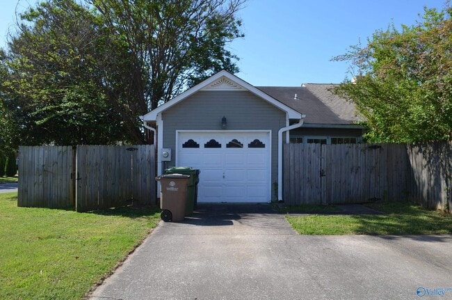 Building Photo - 2136 Eastbrook SE