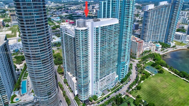 Building Photo - 1800 N Bayshore Dr