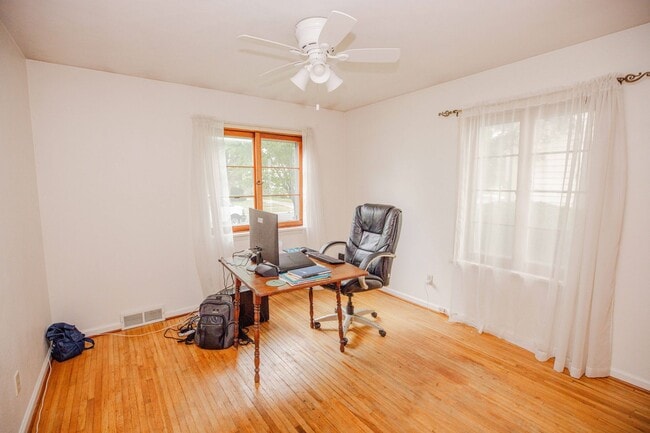 Building Photo - Beautiful four bedroom home avaulable for ...
