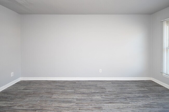 Building Photo - Spacious, affordable two bedroom townhouse in a great location in Charlotte!