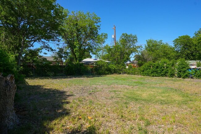 Building Photo - Casas De Kevin