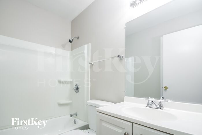 Building Photo - 2324 Markham Ct