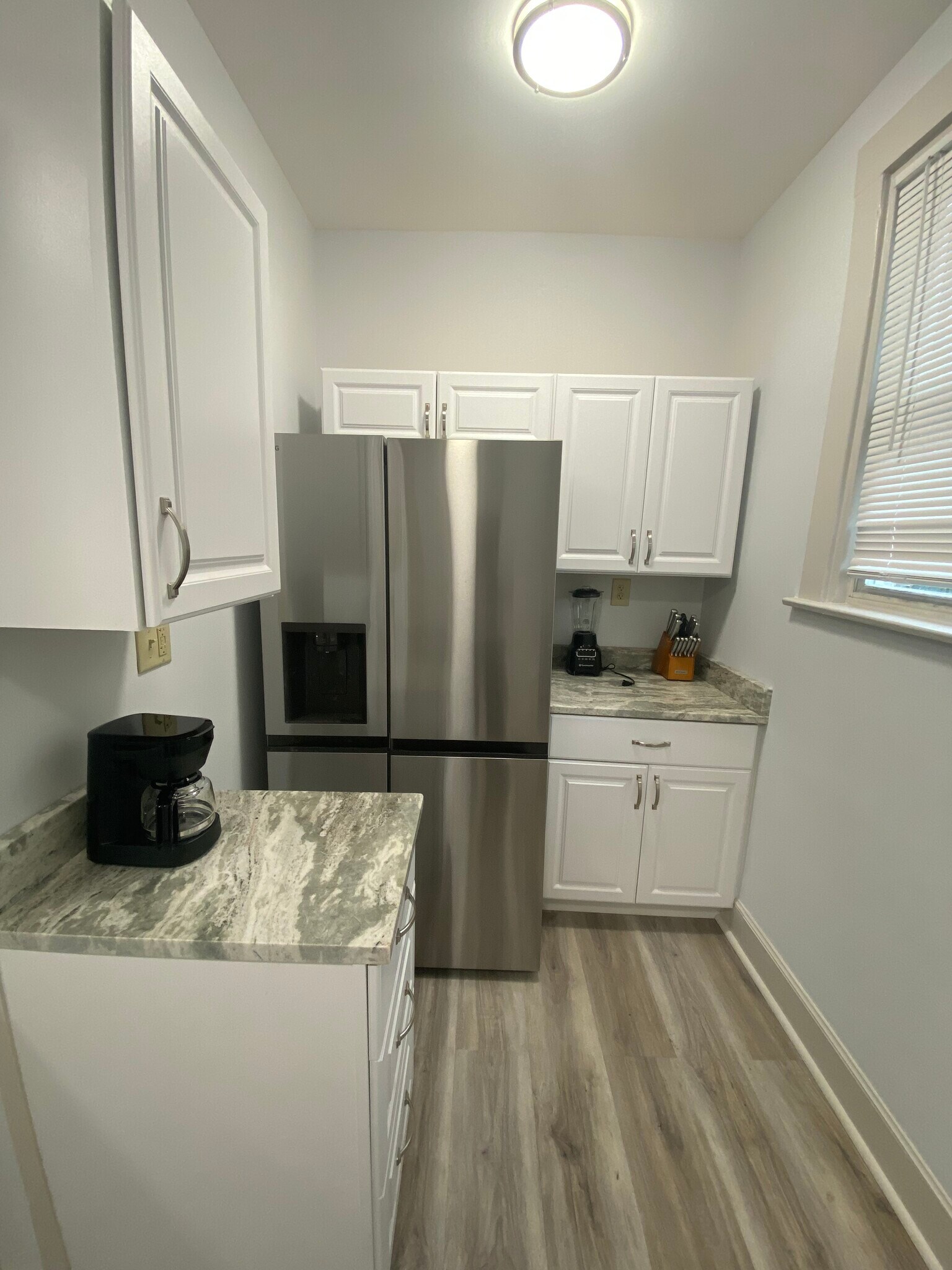 Building Photo - 1854 Hewitt Ave