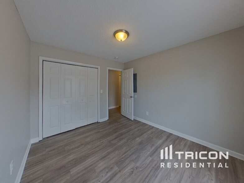 Building Photo - 1401 May Oak Cir