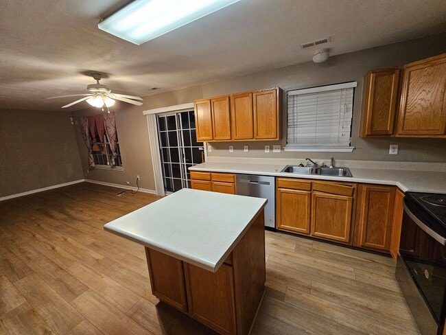 Building Photo - DEEP CREEK