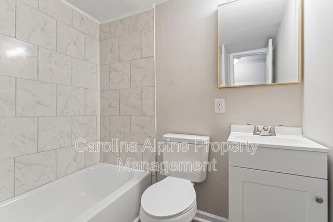 Building Photo - 175 Uphill Dr