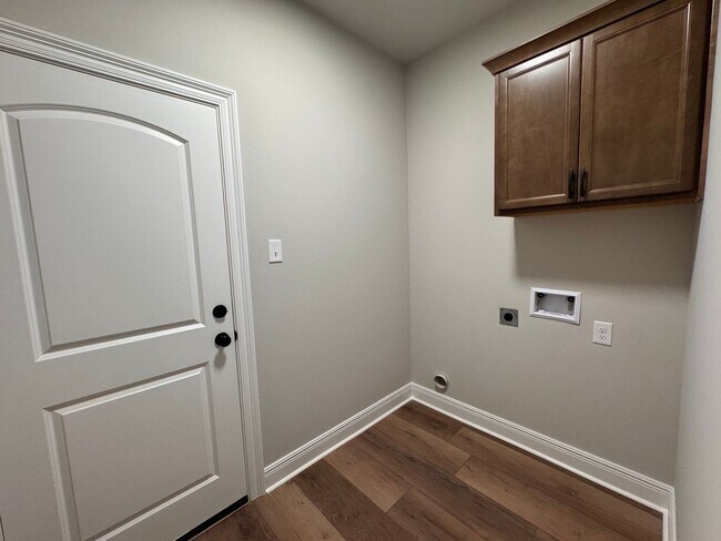 Building Photo - 818 Venecia Dr