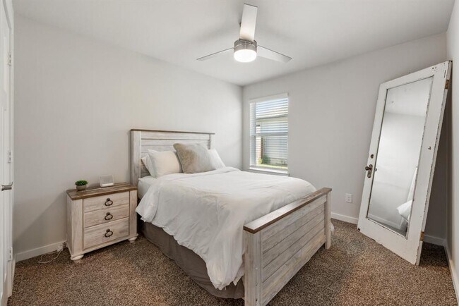 Building Photo - 929 Kickapoo Ln