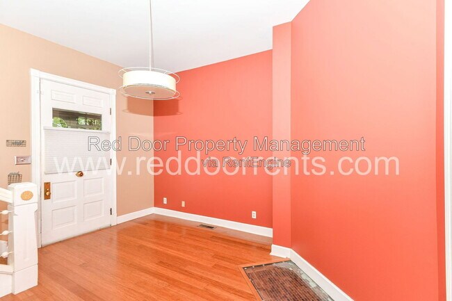 Building Photo - 1332A N College Ave