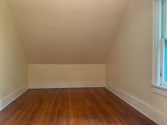 Building Photo - 3 Bed/1 Bath Home located close to Sunnyside and Downtown Campus- Available 5/20/2026