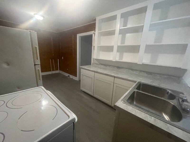 Building Photo - 1712 Hillview Dr