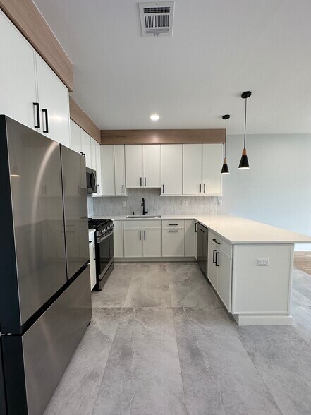 Building Photo - 56 Brill St