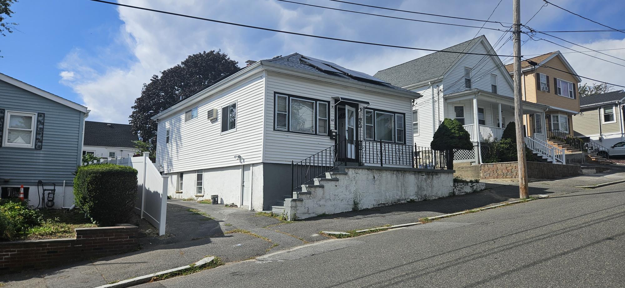 Building Photo - 48 Kilburn St