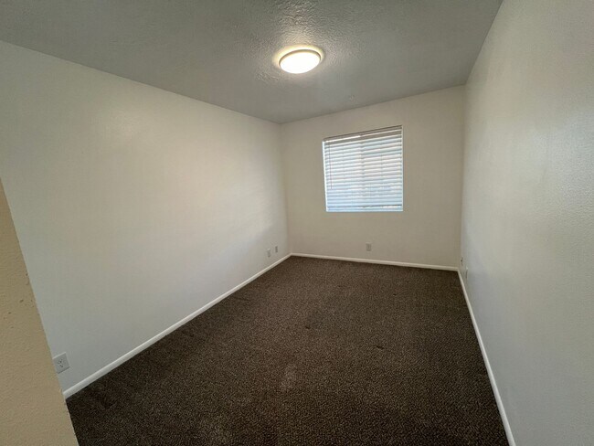 Building Photo - 3 Bedroom - 2 bath Condo in Cedar Cove