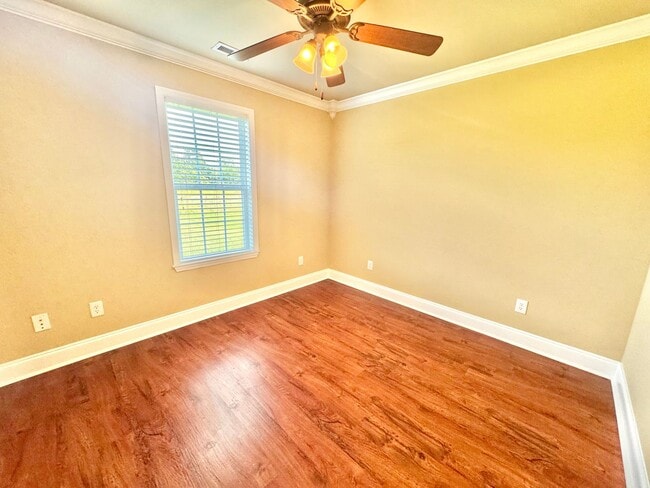 Building Photo - 3 bedroom 2 bath home. Walk to Ardmore Hig...