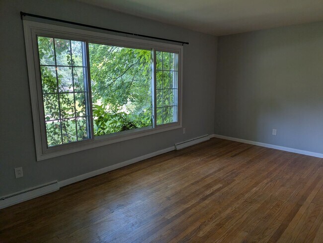 Building Photo - 8983 Highland Dr