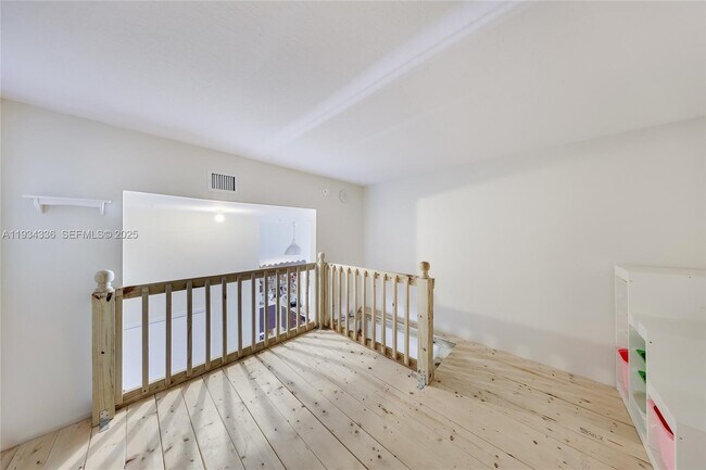 Building Photo - 1900 N Bayshore Dr