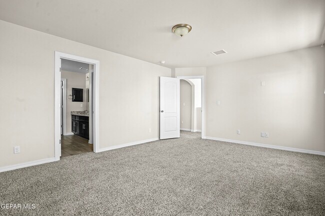 Building Photo - 12265 Desert Pine Ave