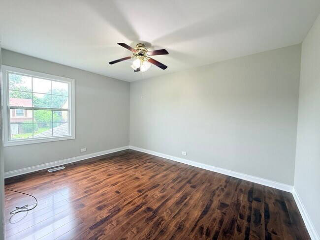 Building Photo - 229 Juniper Ln