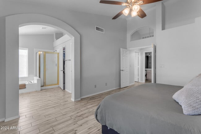 Building Photo - 1114 E Artesian Way
