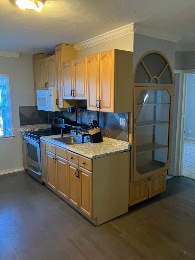 Building Photo - 2127 Wilson St