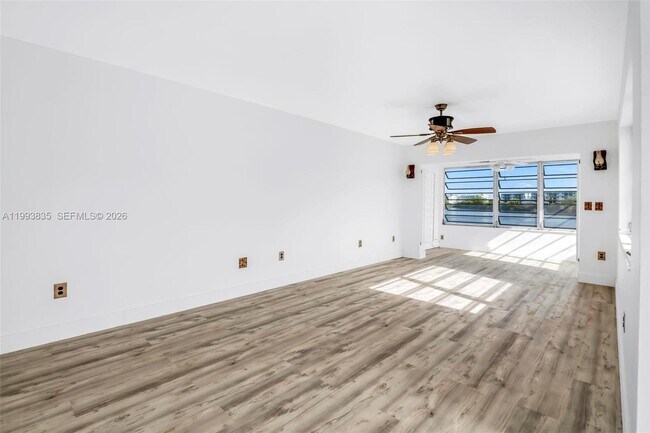 Building Photo - 285 NE 191st St