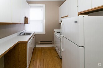 Building Photo - 1322 Oak Ave