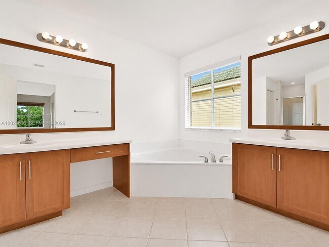 Building Photo - 1319 Croton Ct