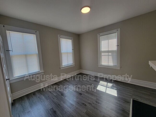 Building Photo - 323.5 Ellis St