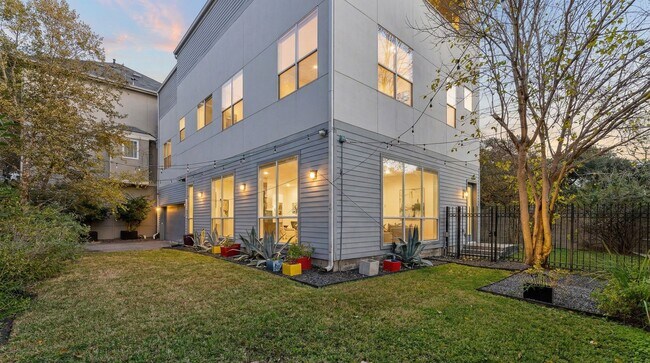 Building Photo - 162 Vieux Carre Dr