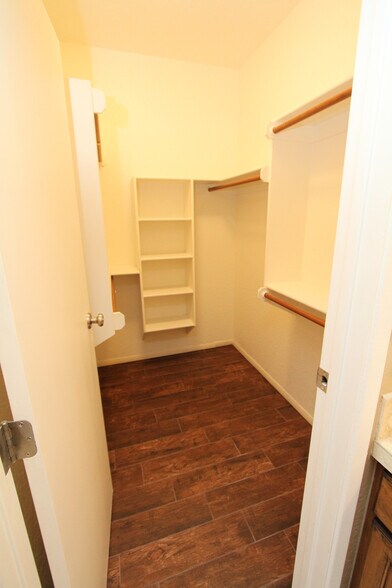 Master closet - 5557 N Mica Mountain Dr