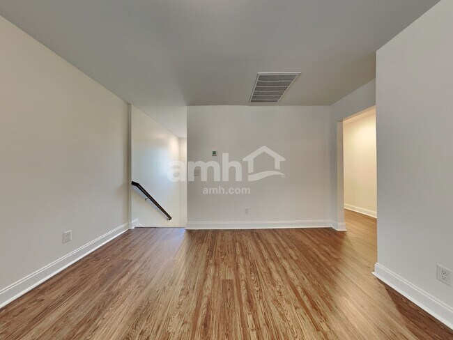 Building Photo - 12 Cherry St