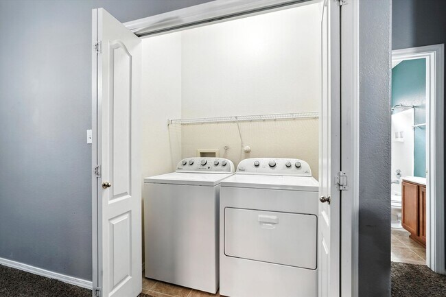 Building Photo - Move-In Ready 3 Bed / 2 Bath Home for Rent...