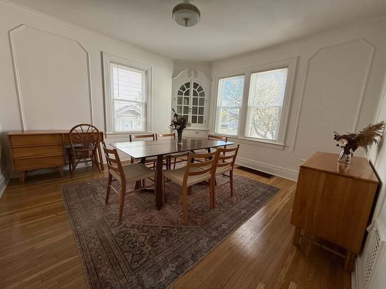 Building Photo - 1804 Storrs Ave