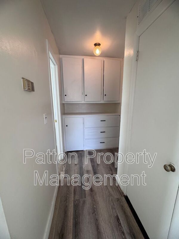 Building Photo - 109 S Palo Duro St
