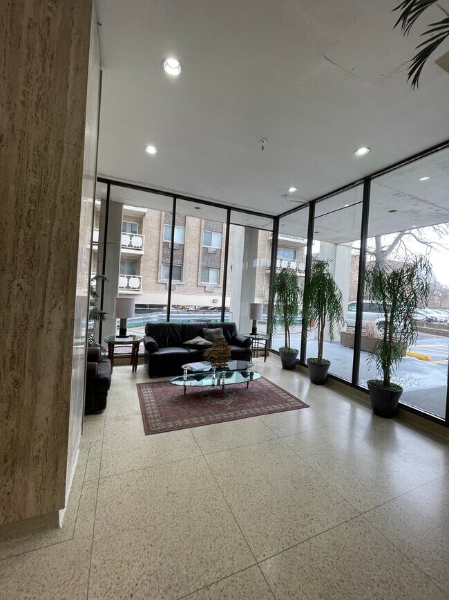 Building Photo - 7447 S South Shore Dr