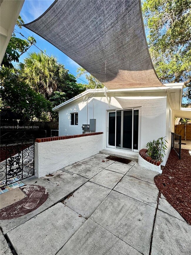 Building Photo - 1601 SW 20th Ave