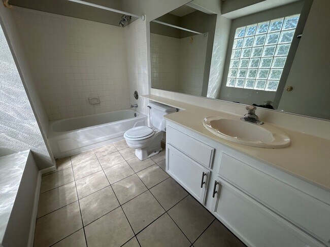 Building Photo - INVITING 2 BEDROOM TOP FLOOR CONDO IN A CE...