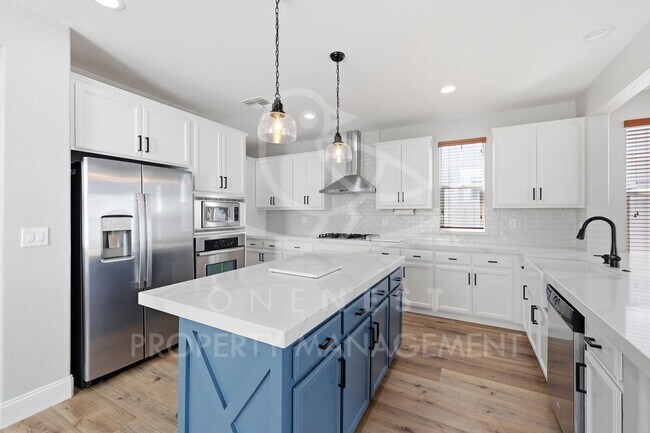 Building Photo - 2127 Ranch View Dr