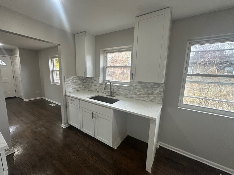 Kitchen - 11350 S Aberdeen St