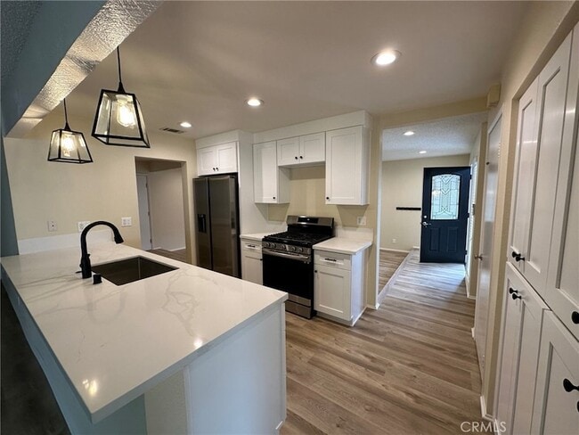 Building Photo - 1155 Currier Ave