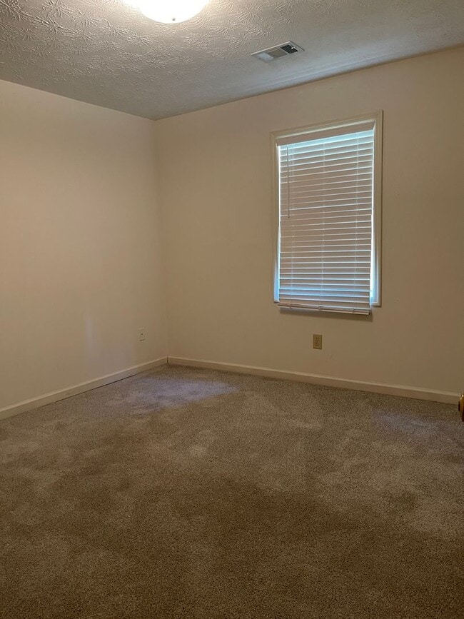 Building Photo - Single Family - Auburn