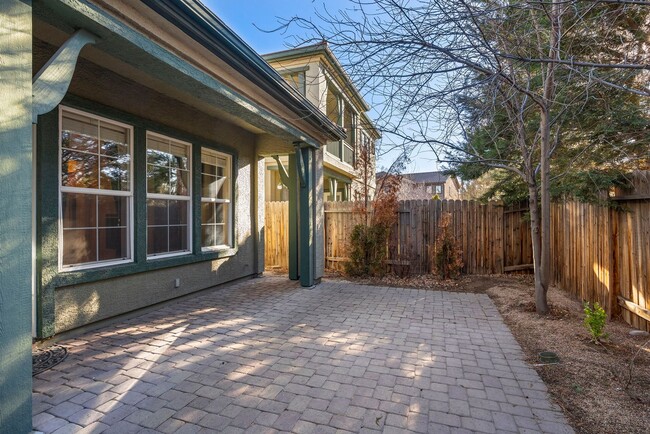 Building Photo - Damont Ranch Townhome Available to Lease Now