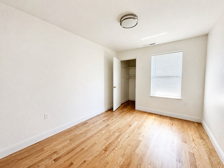 Building Photo - 1506 Lincoln Ave